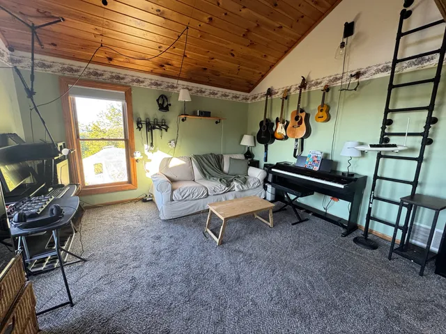 $749,900 | 84 Ridge Hill Road, Montville, CT 06370