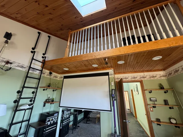 $749,900 | 84 Ridge Hill Road, Montville, CT 06370