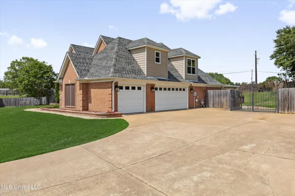 $479,000 | 2196 Little Elk Cove, Southaven, MS 38672