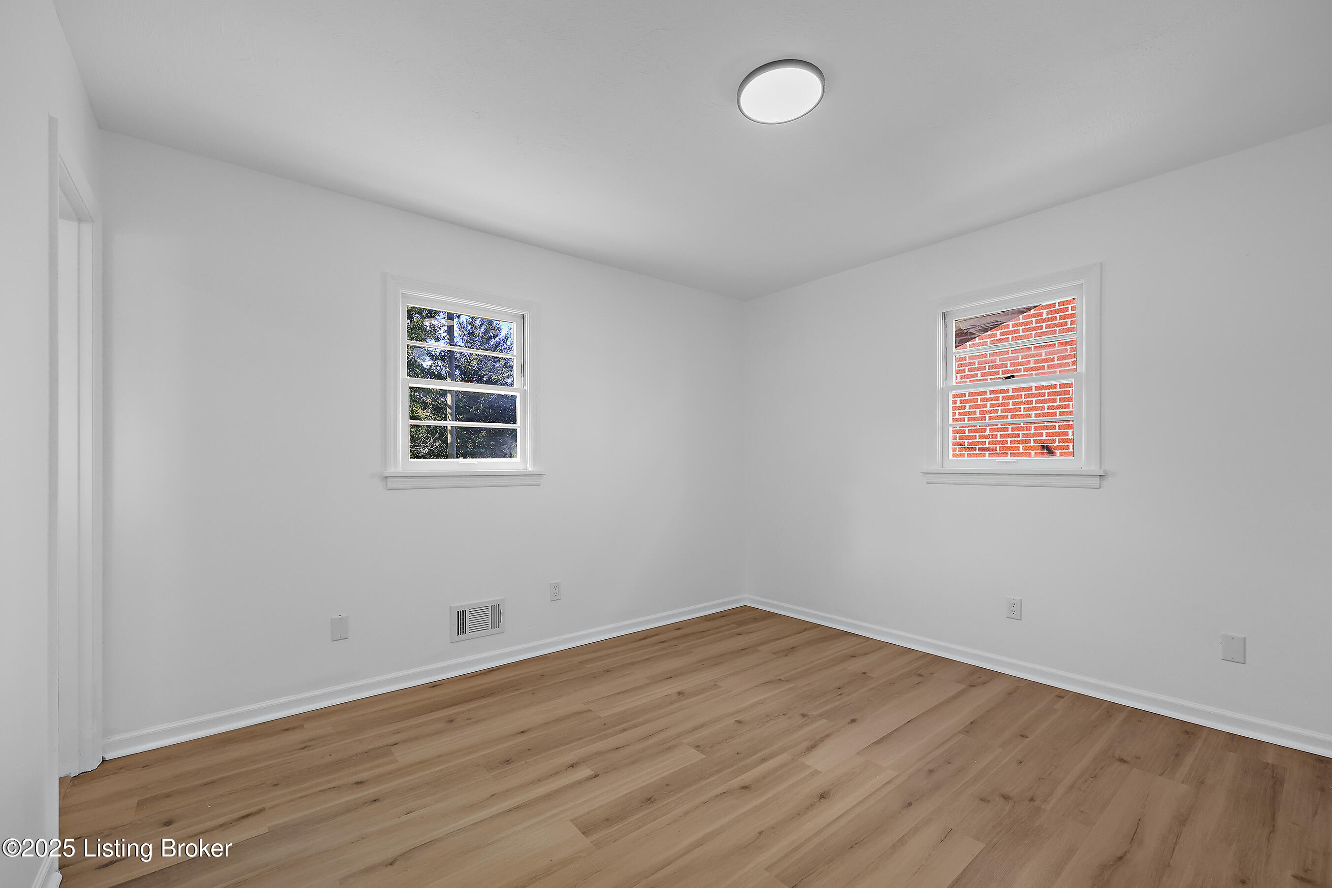 1046 Clayborne Road Louisville, KY 40214 - Photo 22 of 39 H40A5295