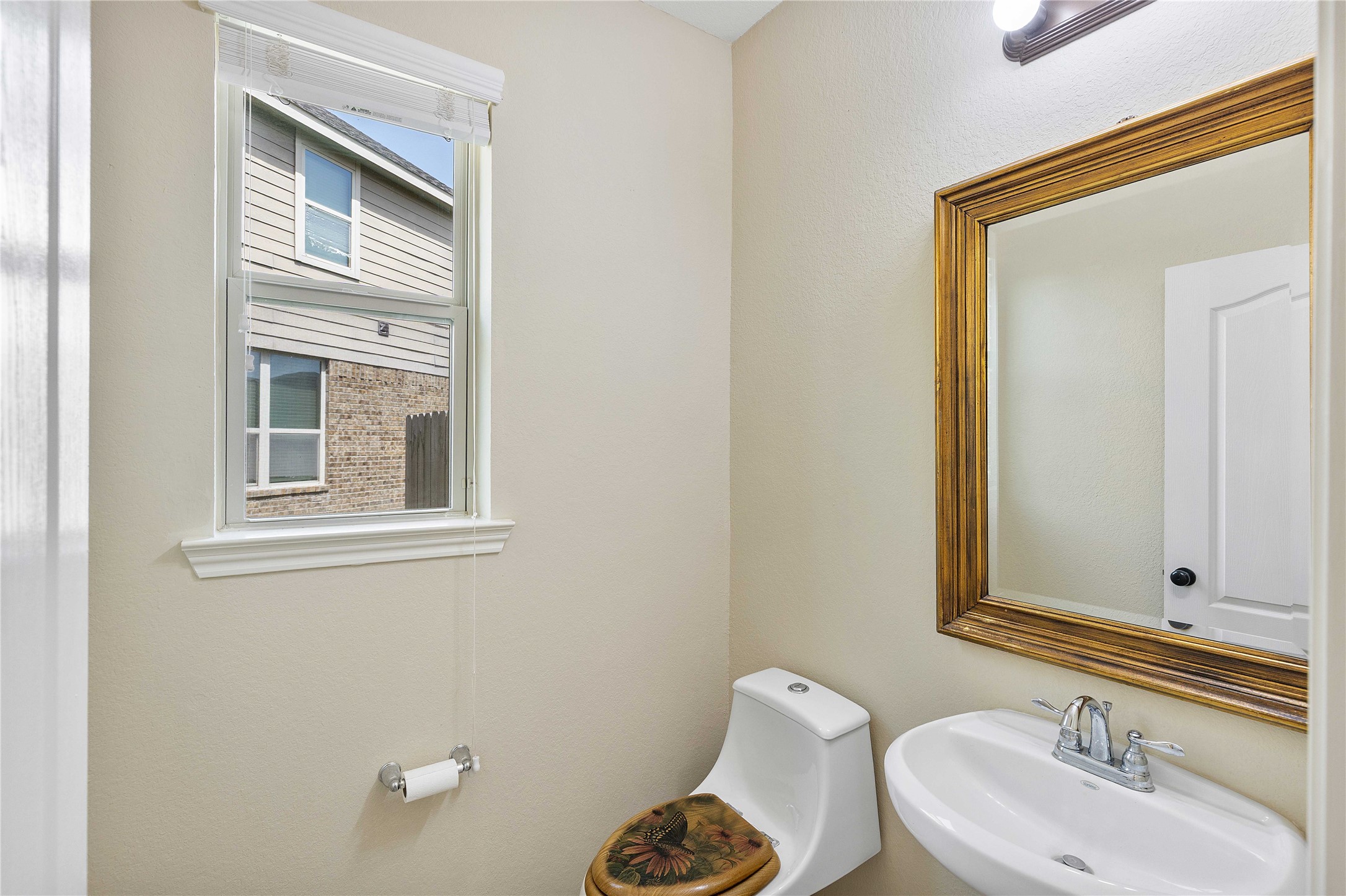 17206 Upper Ridge Lane Humble, TX 77346 - Photo 37 of 50 Downstairs half bathroom.