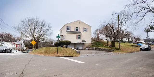 $3,950 | 51 View Street West, Unit 2, Greenwich, CT 06830