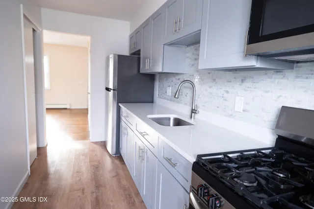 $3,950 | 51 View Street West, Unit 2, Greenwich, CT 06830