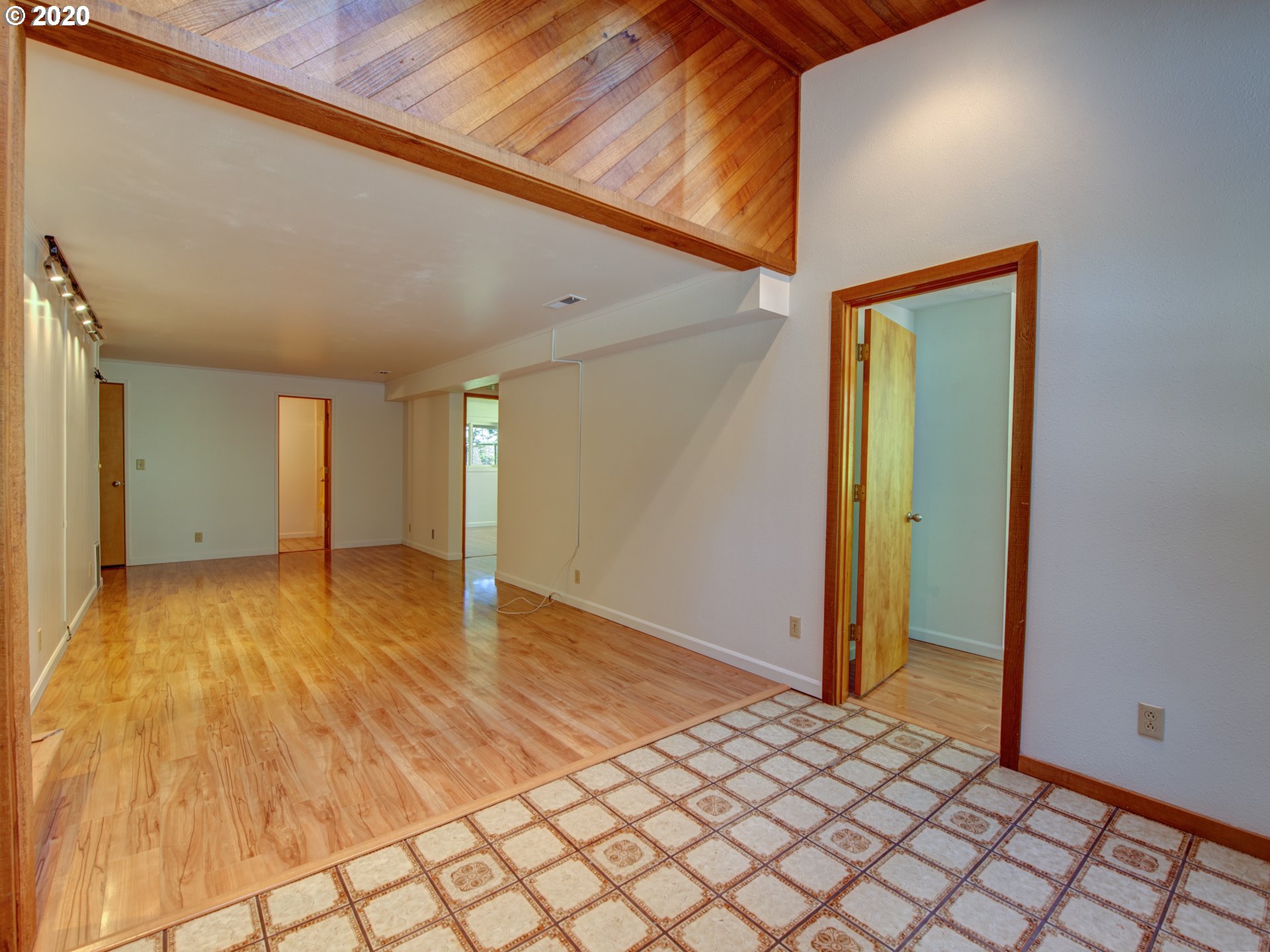 40706 Deerhorn Road Springfield, OR 97478 - Photo 9 of 32 Gallery Image 9
