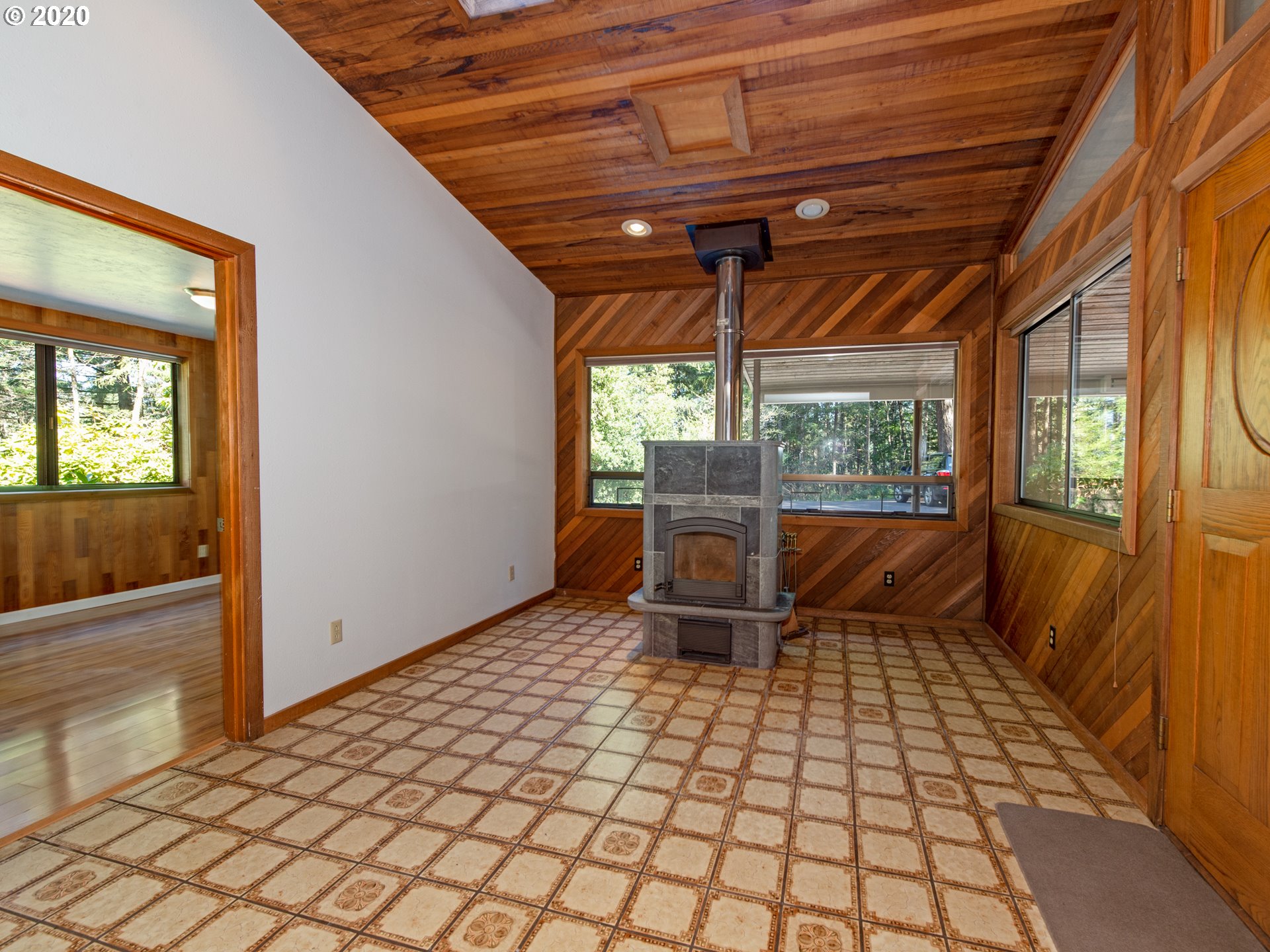 40706 Deerhorn Road Springfield, OR 97478 - Photo 10 of 32 Gallery Image 10