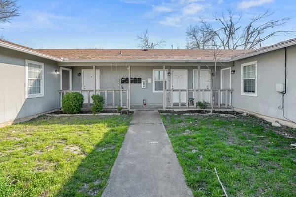 $1,050 | 410 Old Thorndale Road, Unit D, Taylor, TX 76574