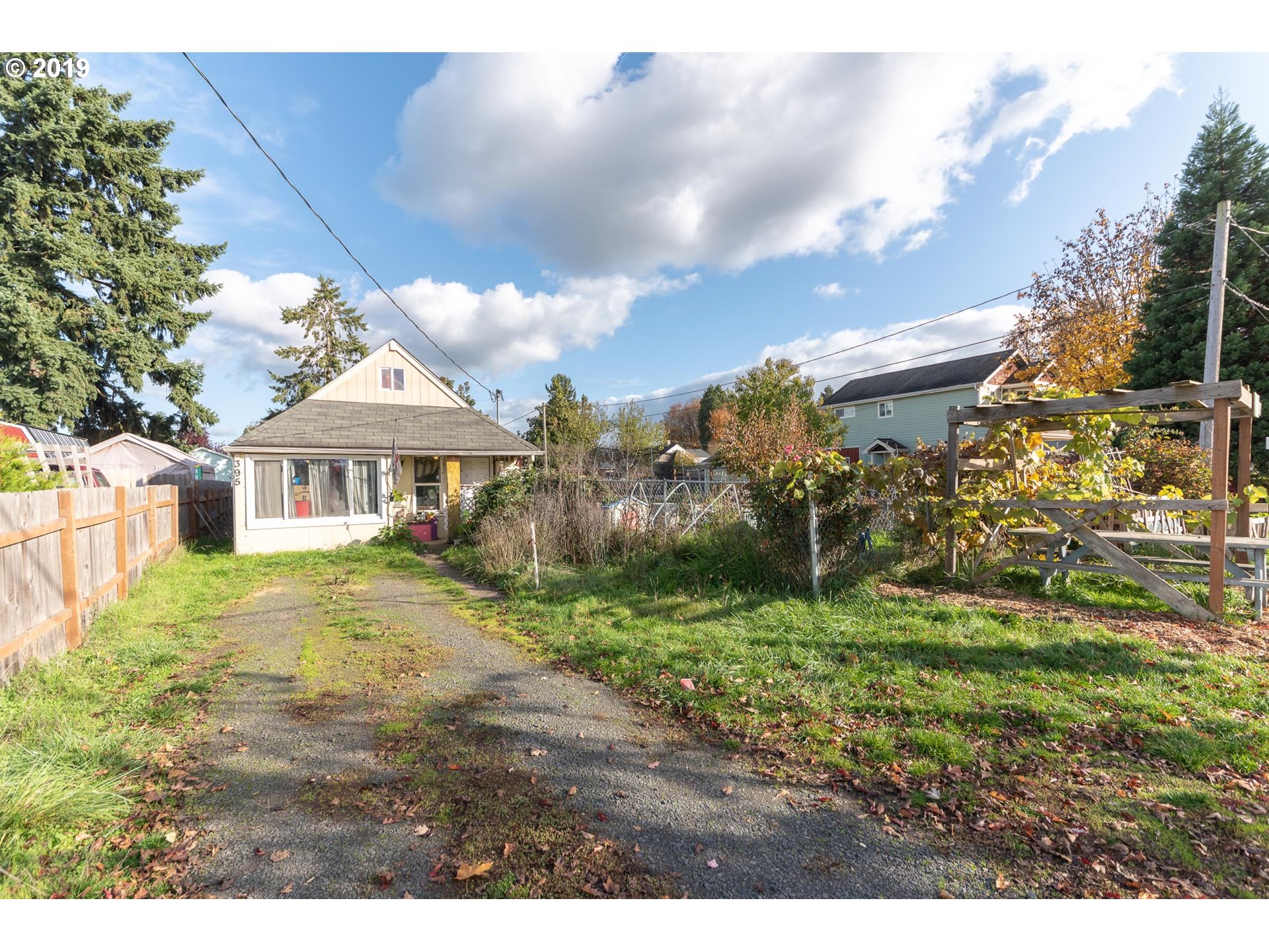 395 South 42nd Street Springfield, OR 97478 - Photo 1 of 17