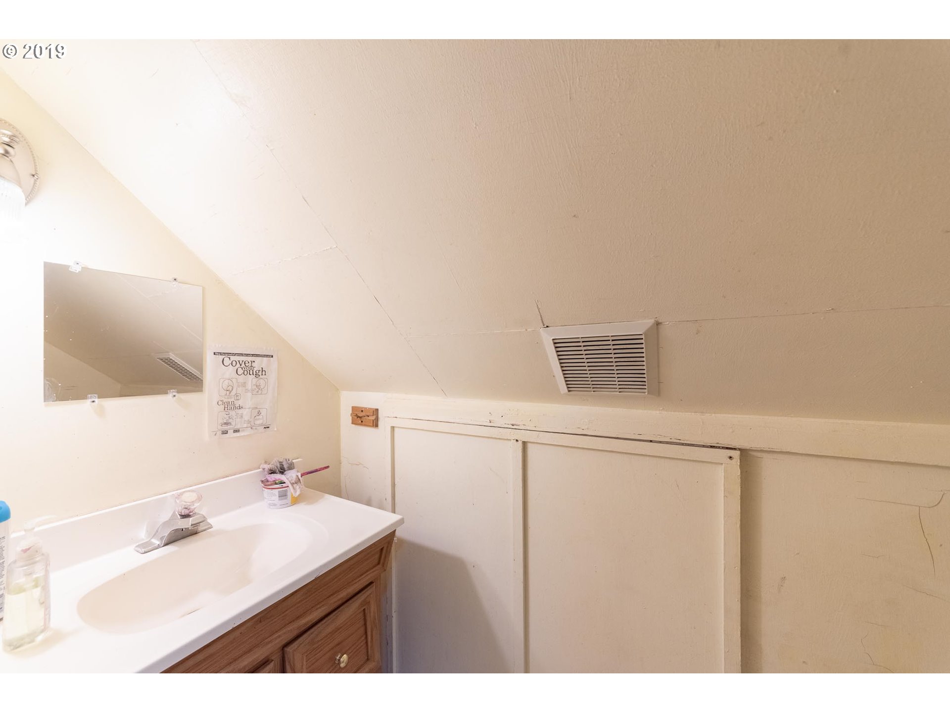 395 South 42nd Street Springfield, OR 97478 - Photo 14 of 17