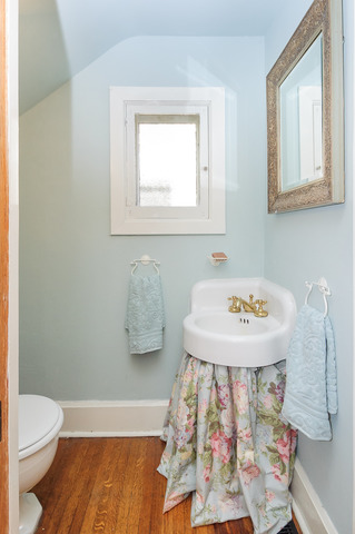 149 Scottswood Road Riverside, IL 60546 - Photo 14 of 24 a bathroom with a sink toilet and mirror