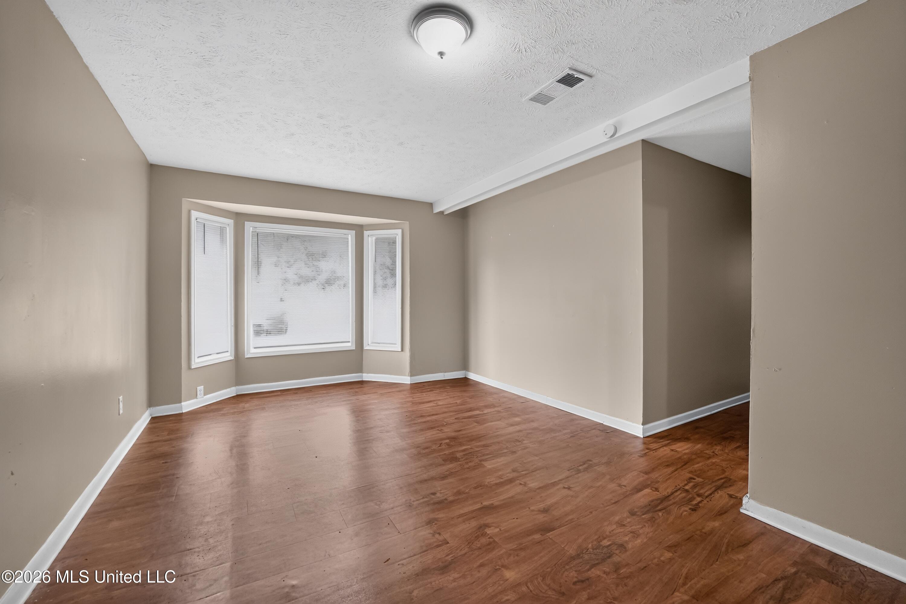 4305 Old Brandon Road Pearl, MS 39208 - Photo 8 of 38 14_4305_Old_Brandon_Rd-Living_room-8825
