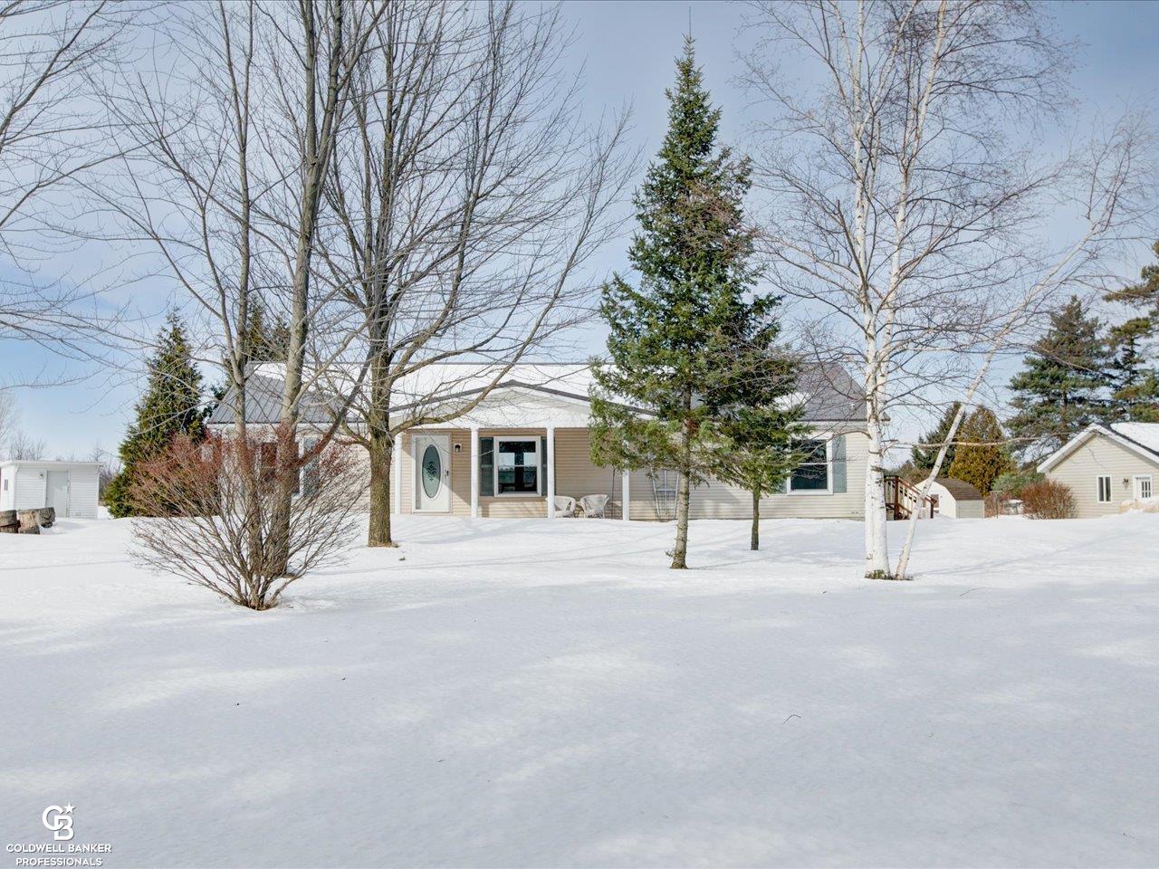 5927 Townsend Road Applegate, MI 48401 - Photo 1 of 19