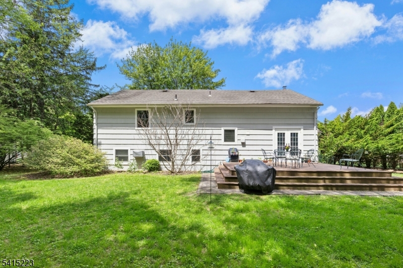 33 Carol Road Westfield, NJ 07090 - Photo 22 of 23 a front view of a house with garden
