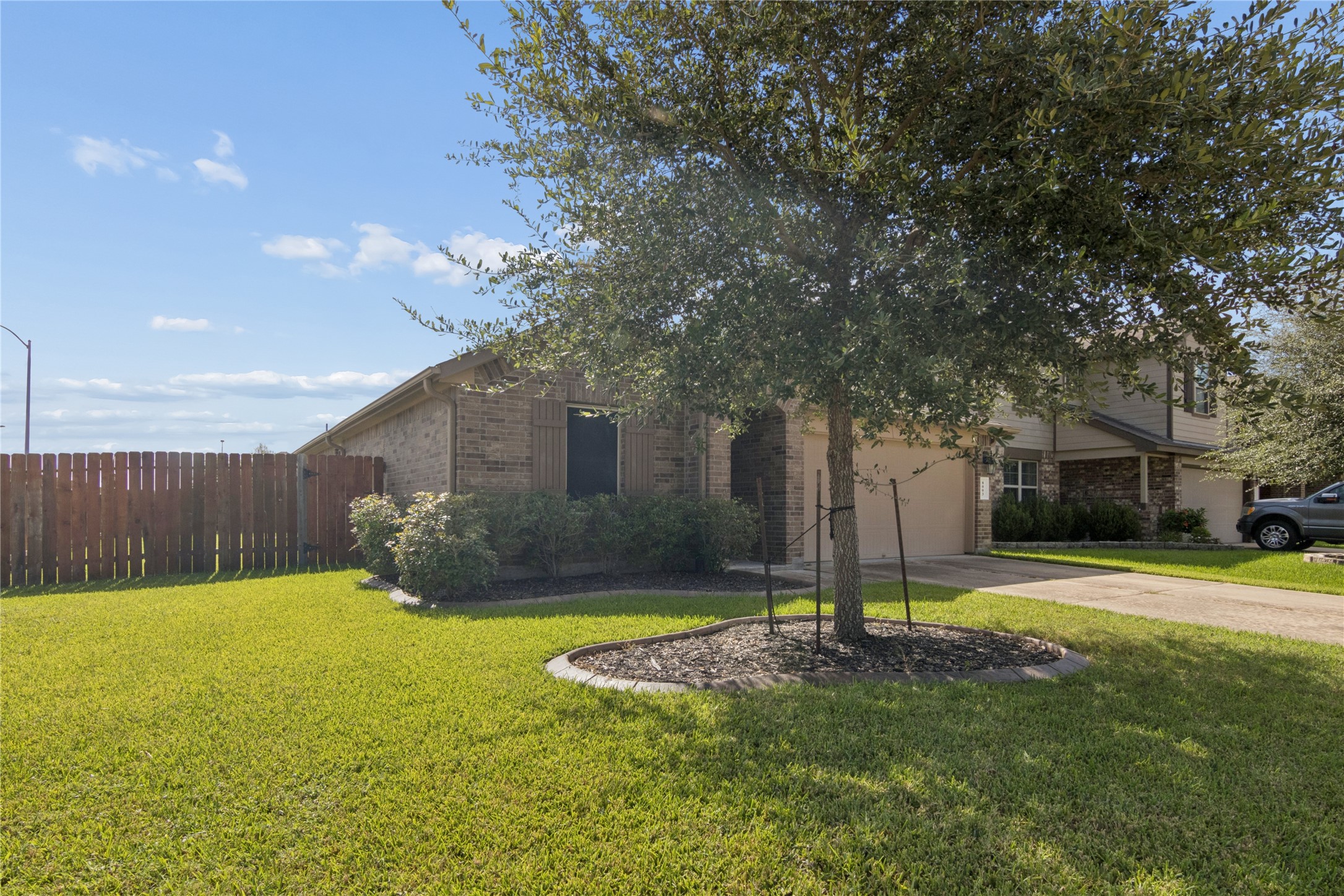 8003 Carillon Way Rosharon, TX 77583 - Photo 2 of 26 Gallery Image 2