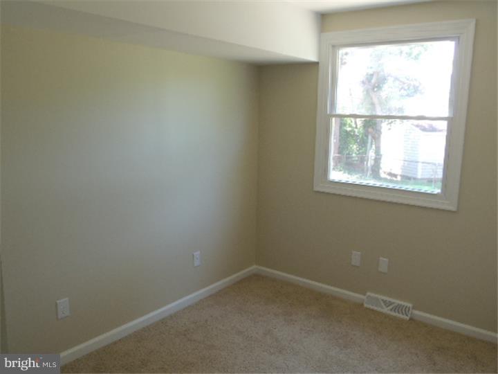 39 Louise Road New Castle, DE 19720 - Photo 11 of 11 Bedroom 3
