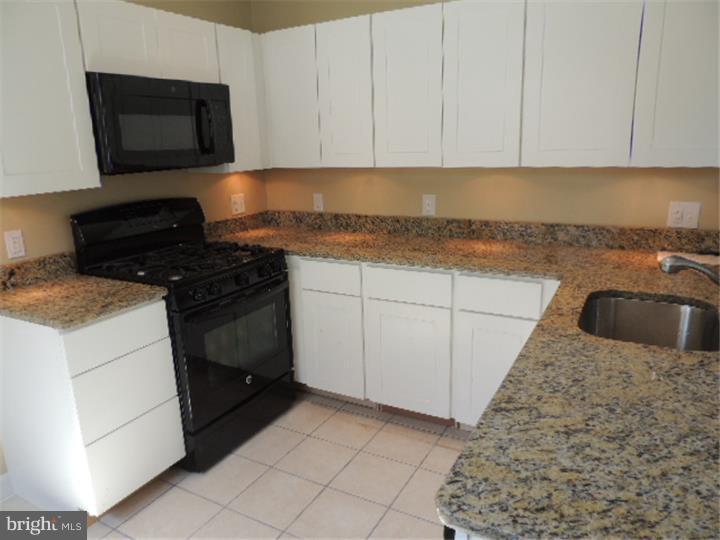 39 Louise Road New Castle, DE 19720 - Photo 6 of 11 Kitchen