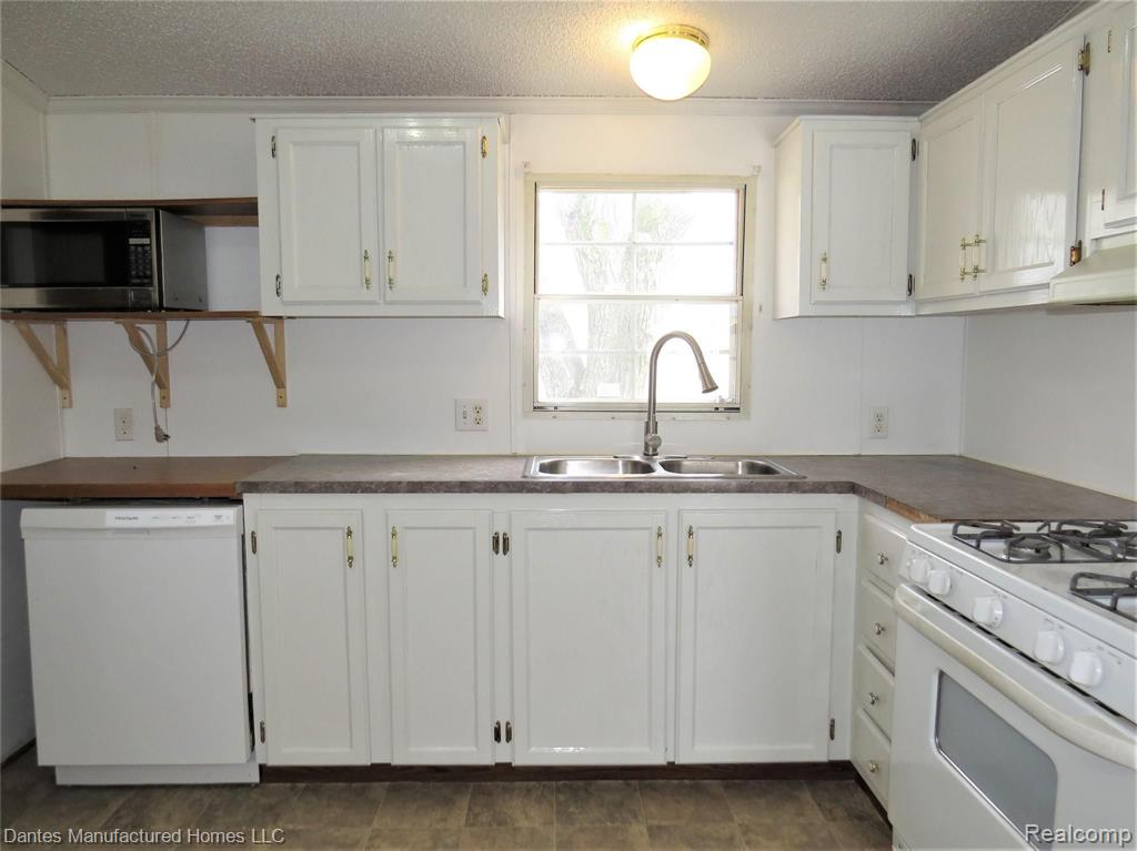 370 Rustic Lane Belleville, MI 48111 - Photo 15 of 29