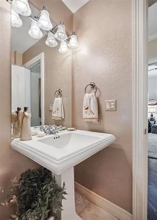 $5,300 | 3401 Lee Parkway, Unit 102, Dallas, TX 75219