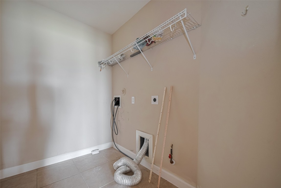 1703 Macclesby Lane Houston, TX 77049 - Photo 16 of 41 a view of bathroom