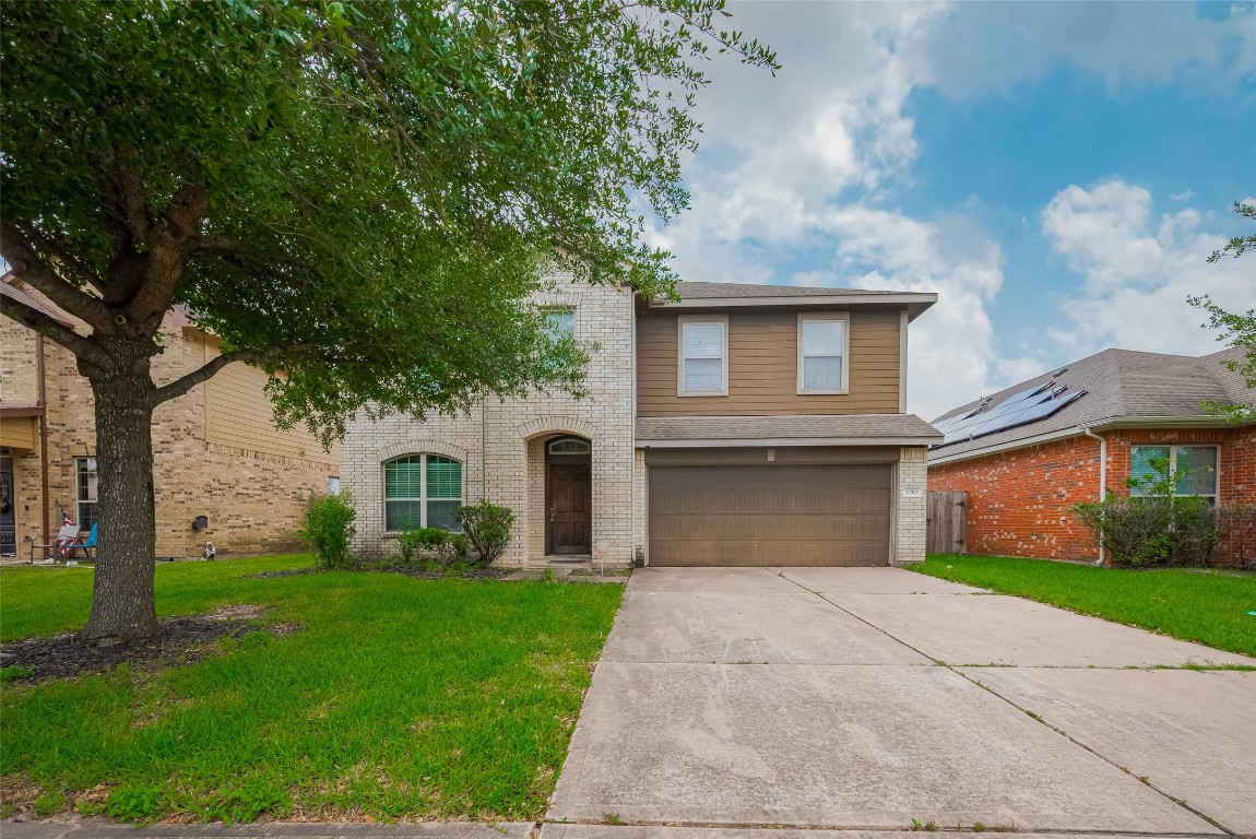 1703 Macclesby Lane Houston, TX 77049 - Photo 3 of 41 a front view of house with yard and green space