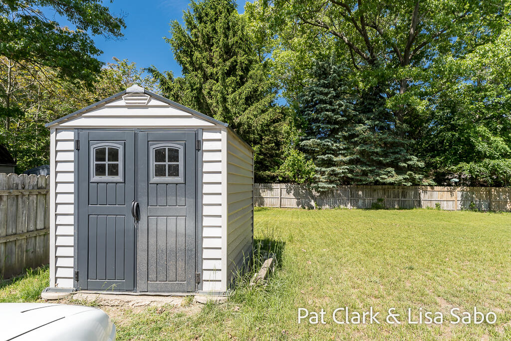 1297 Joslyn Road Muskegon, MI 49445 - Photo 4 of 38 1297JosylnRd-4LoRes