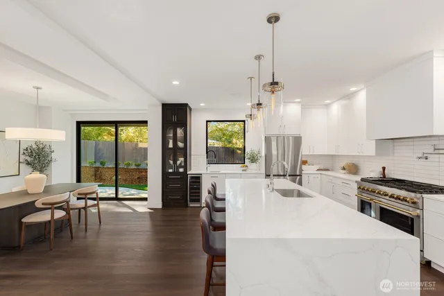 $1,799,000 | 601 Chris David Drive, Steilacoom, WA 98388