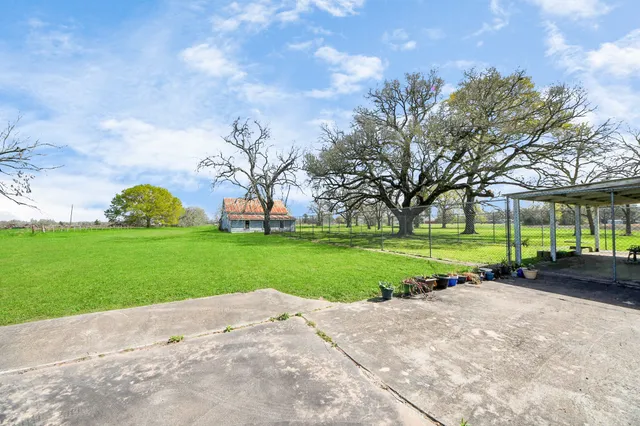 a view of a house with a big yard