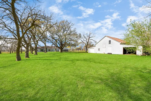 a view of house with a yard