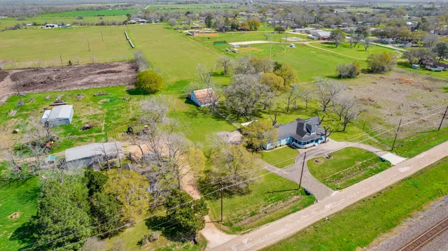 a view of a yard with wooden floor