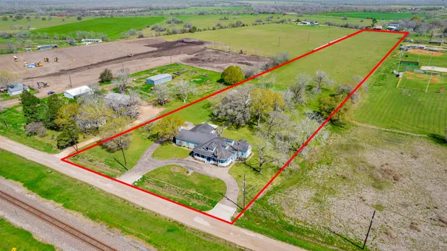 $799,000 | 7018 Railroad Street, Wallis, TX 77485