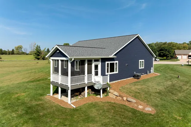 $925,000 | N4267 Cherokee Court, Markesan, WI 53946