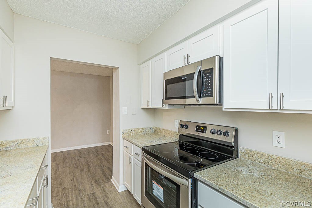 1511 Regency Woods Road, Unit 302 Henrico, VA 23238 - Photo 2 of 23 a kitchen with a stove and a microwave