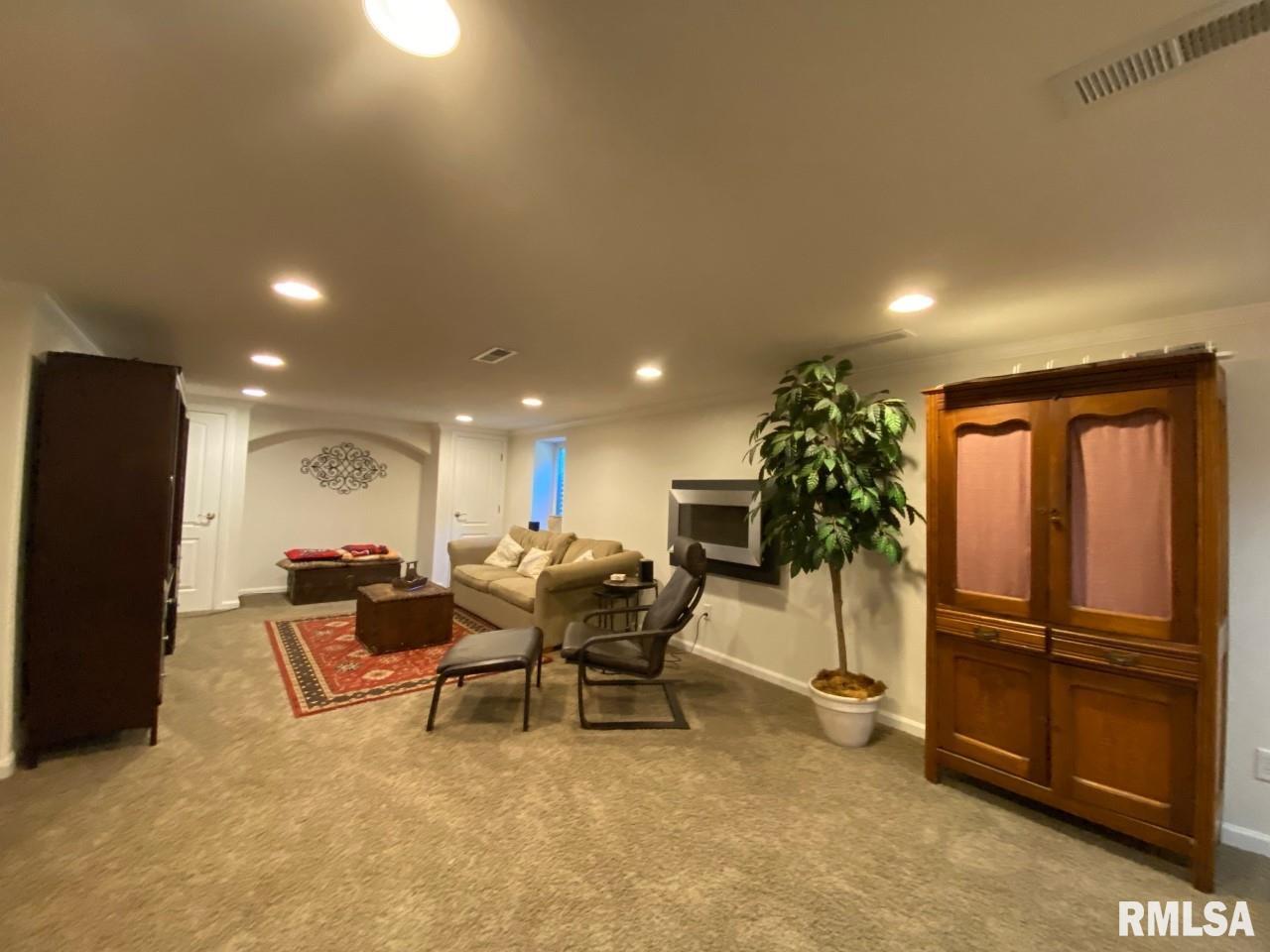 5037 North Prospect Road Peoria Heights, IL 61616 - Photo 19 of 42 Gallery Image 19