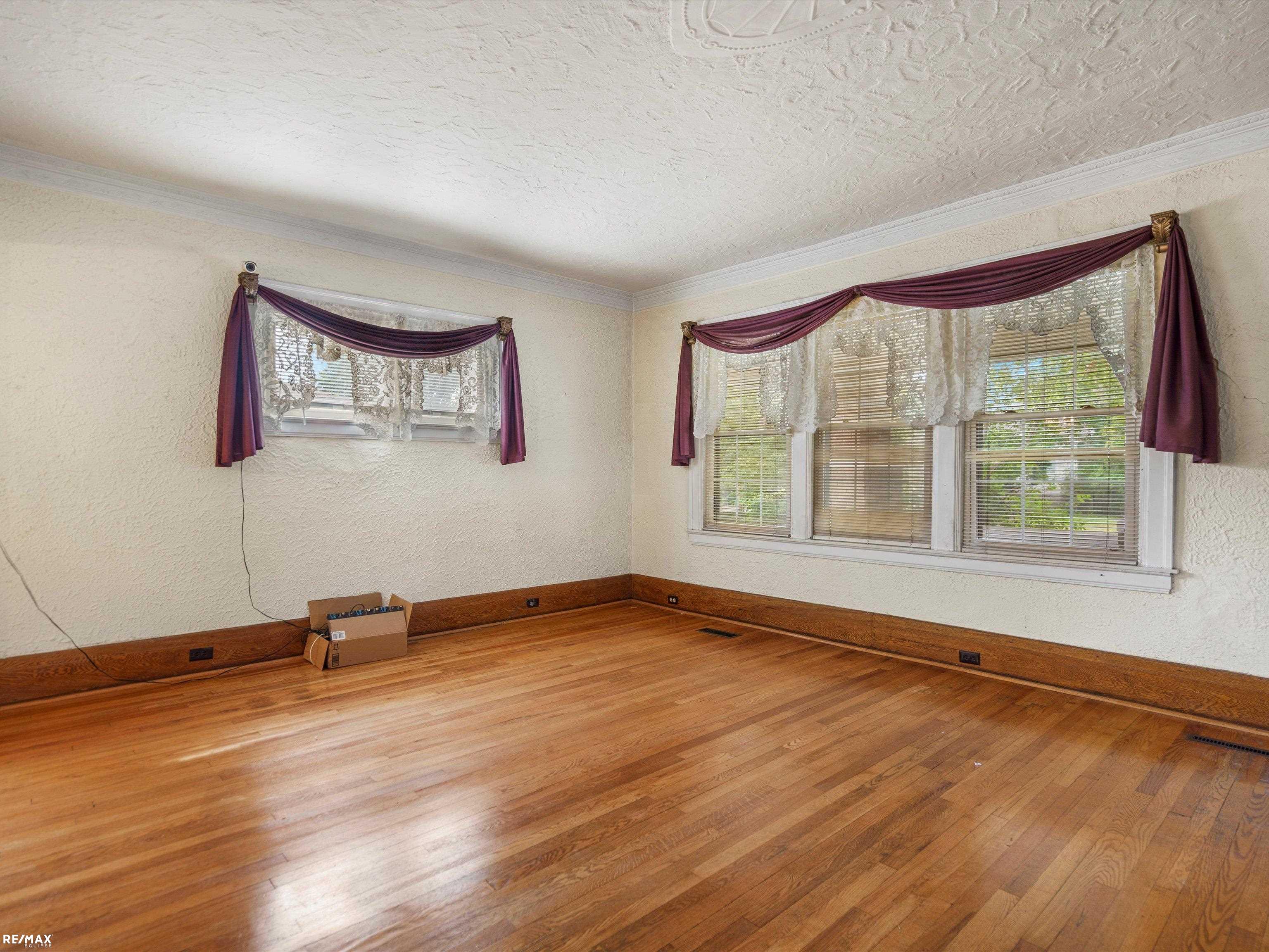 15611 Charles R Avenue Eastpointe, MI 48021 - Photo 29 of 47 50187488-094e2079-b600-48b2-a660-0a3bd4fab316.JPG