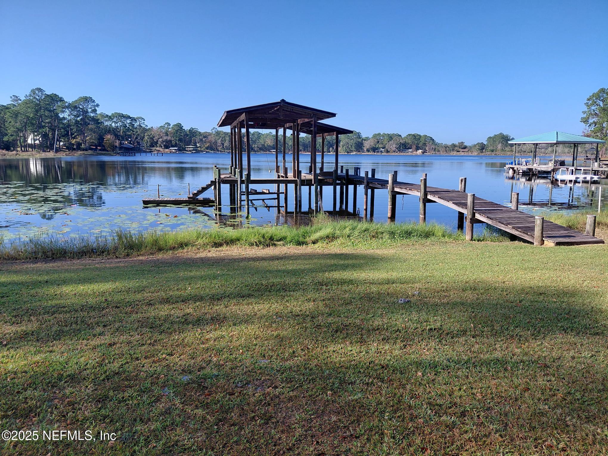 113 Lake Como Point Road Pomona Park, FL 32181 - Photo 14 of 36 a view of a house with a yard and sitting area