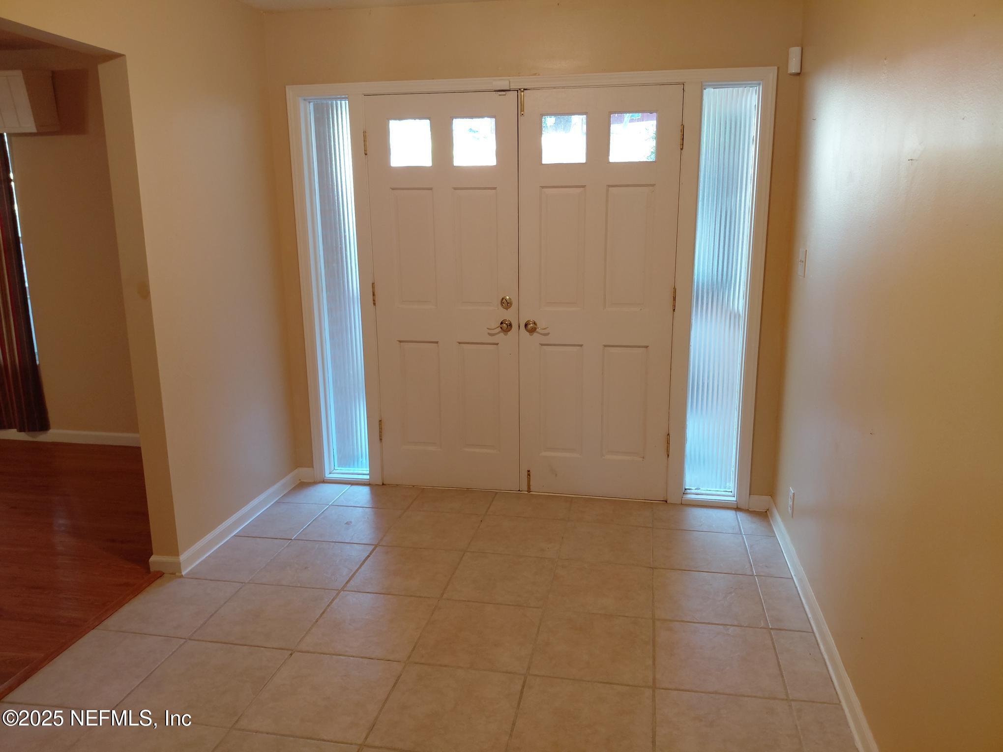 113 Lake Como Point Road Pomona Park, FL 32181 - Photo 24 of 36 a view of a hallway