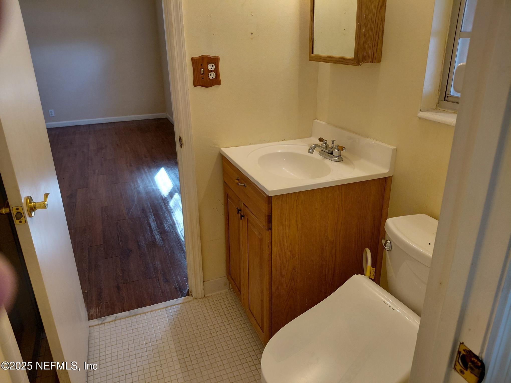 113 Lake Como Point Road Pomona Park, FL 32181 - Photo 33 of 36 a bathroom with a sink and a mirror