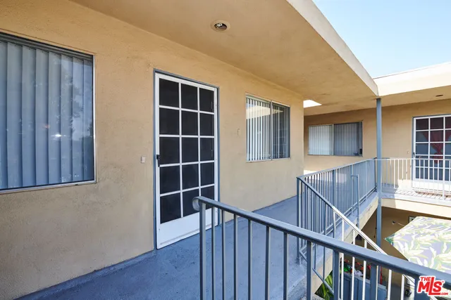 a view of entryway with a front door