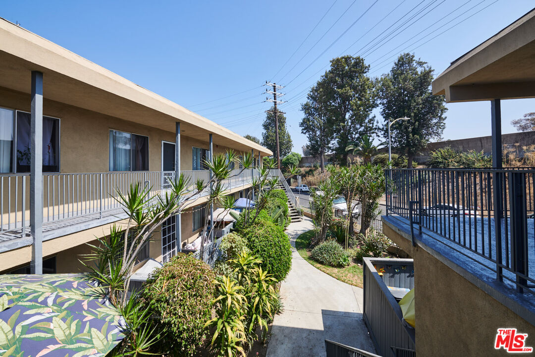 3355 South Canfield Avenue, Unit 11 Los Angeles, CA 90034 - Photo 16 of 23