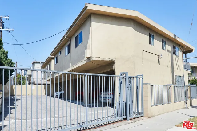 $2,400 | 3355 South Canfield Avenue, Unit 11, Los Angeles, CA 90034