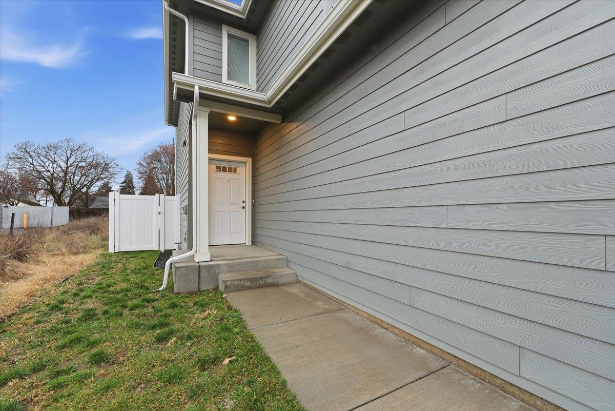 2715 North Boeing Road Millwood, WA 99206 - Photo 3 of 18