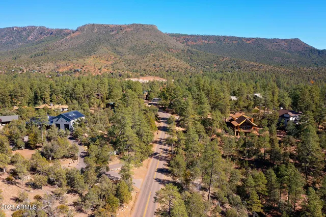 a sign that is on the wall of a building