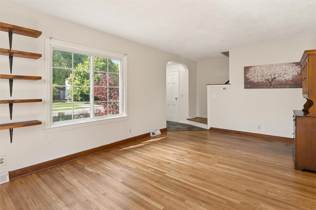 464 Harwick Road Irondequoit, NY 14609 - Photo 6 of 40