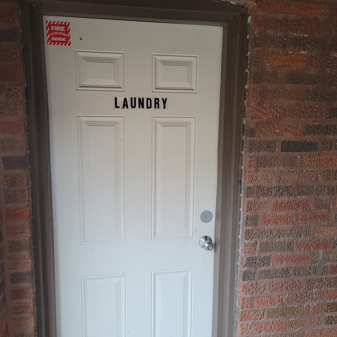 56 Forest Avenue, Unit 1N Riverside, IL 60546 - Photo 18 of 21 a view of a hallway