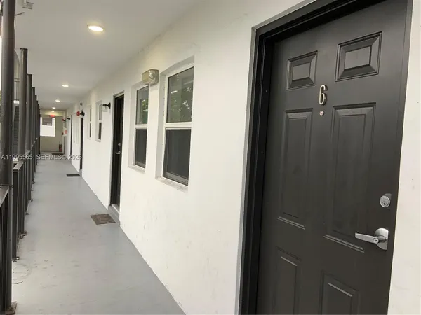 $1,499 | 1130 Northwest 62nd Street, Unit 15, Miami, FL 33150