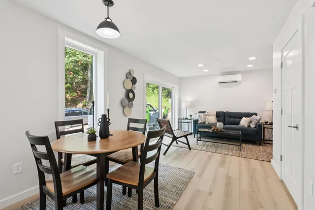 $299,500 | 17 Cedar Bend, Unit 17, Boothbay, ME 04537