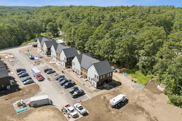 $330,000 | 17 Cedar Bend, Unit 17, Boothbay, ME 04537