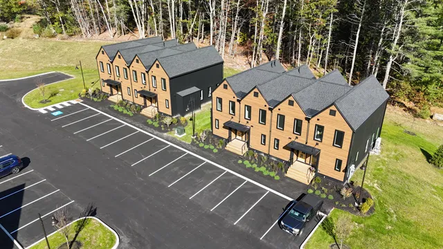 $299,500 | 17 Cedar Bend, Unit 17, Boothbay, ME 04537