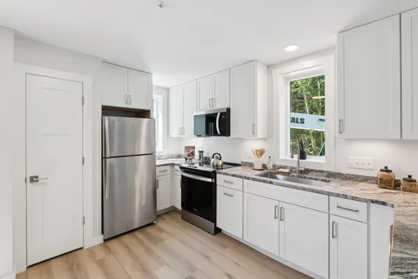 $299,500 | 17 Cedar Bend, Unit 17, Boothbay, ME 04537