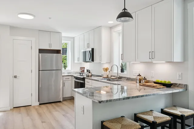 $299,500 | 17 Cedar Bend, Unit 17, Boothbay, ME 04537