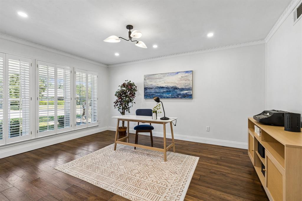7148 Roundrock Road Dallas, TX 75248 - Photo 4 of 34 Gallery Image 4